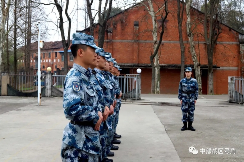中部战区空军某基地新训旅新兵骨干 淬火加钢