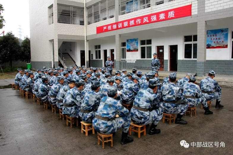 中部战区空军某基地新训旅新兵骨干 淬火加钢