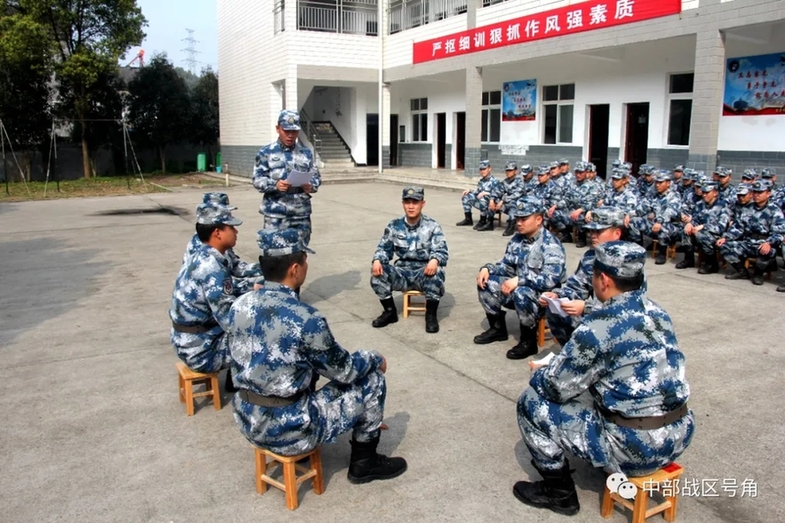 中部战区空军某基地新训旅新兵骨干 淬火加钢