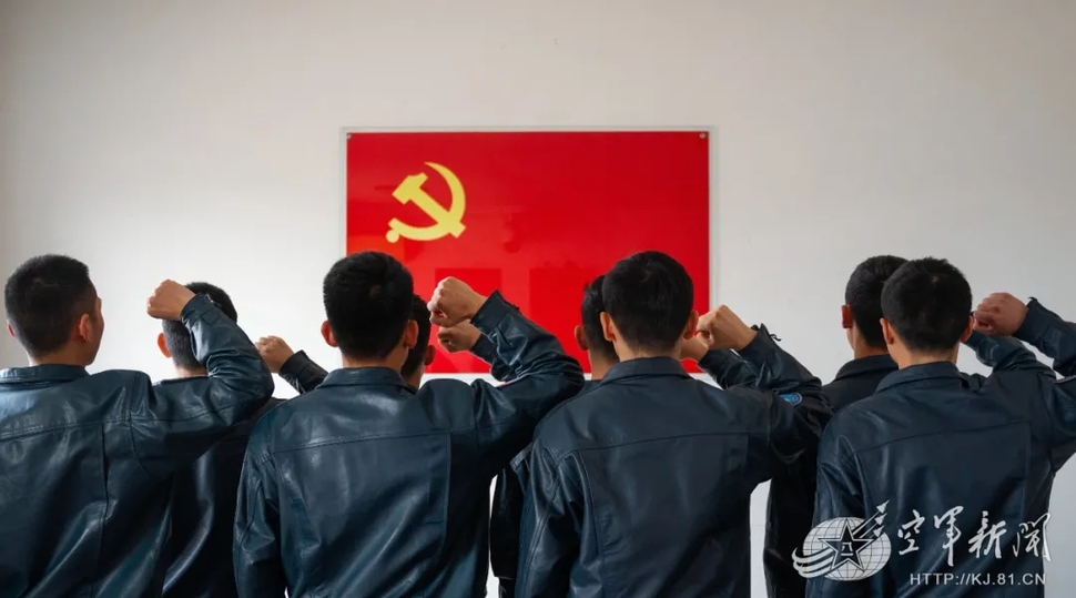 热血学党史,飞行员的行动够"出圈"!