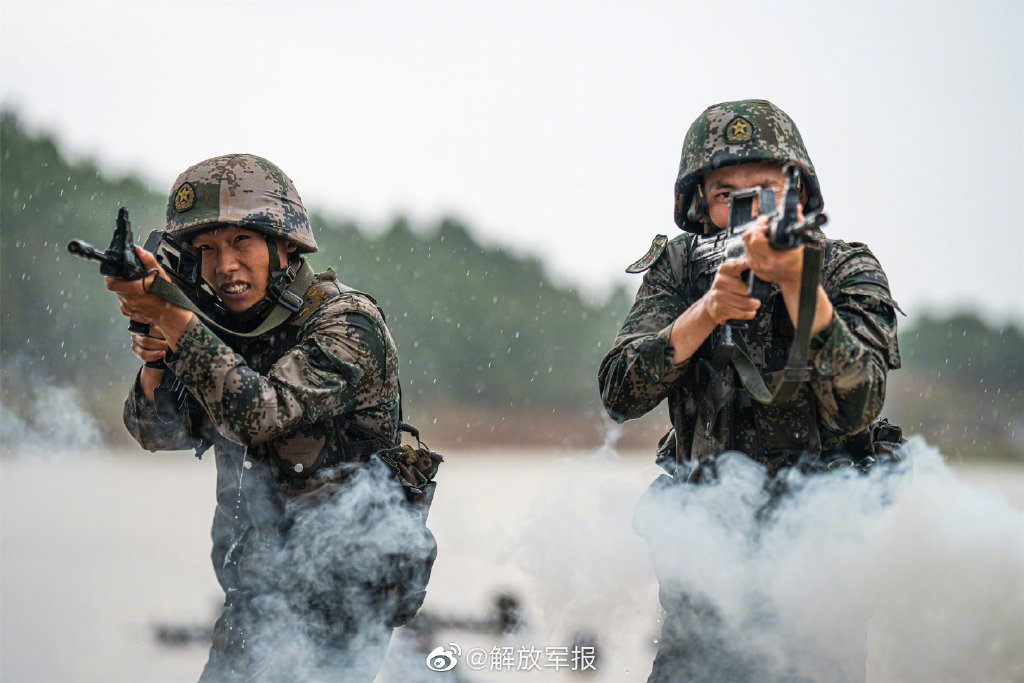 驻训一线,看南部战区陆军某旅合成营侦察尖兵的训练日常