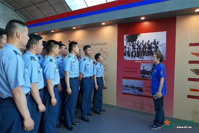 北部战区空军航空兵某旅深入开展教育实践活动