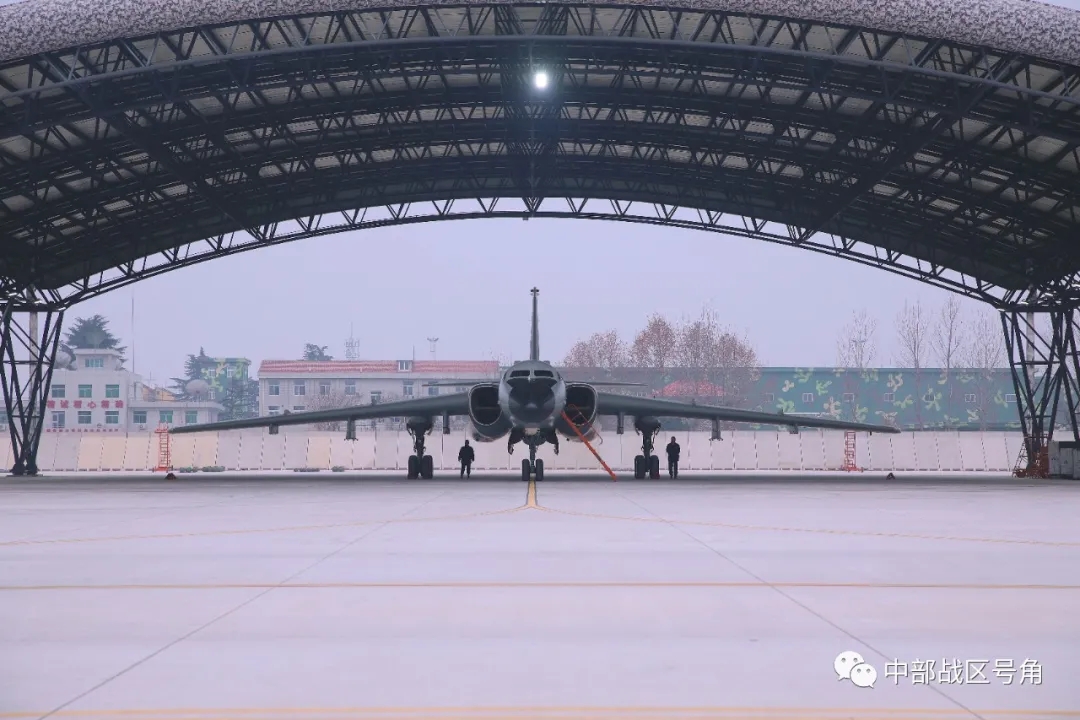 升空,向战而飞!中部战区空军某机场进行飞行课目训练