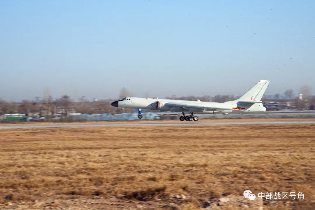 升空,向战而飞!中部战区空军某机场进行飞行课目训练