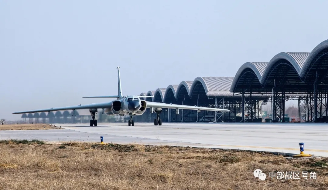升空,向战而飞!中部战区空军某机场进行飞行课目训练