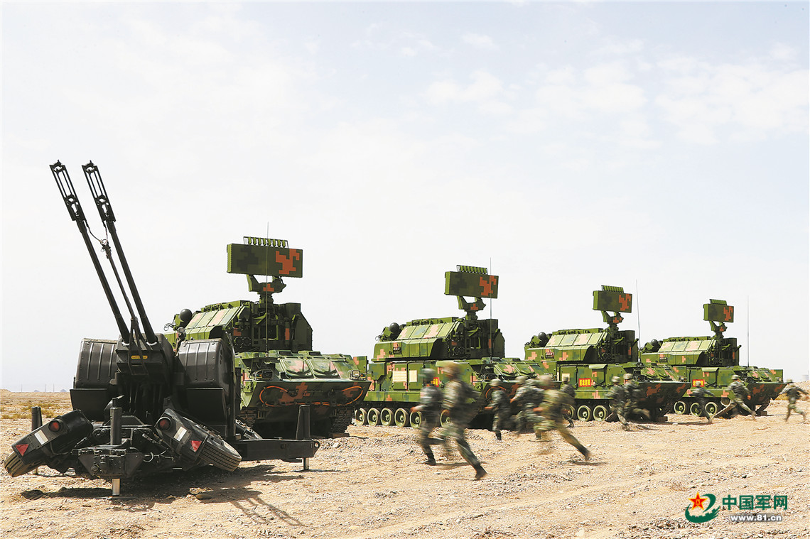 高清大图!东部战区陆军某旅防空营组织跨昼夜实弹演练