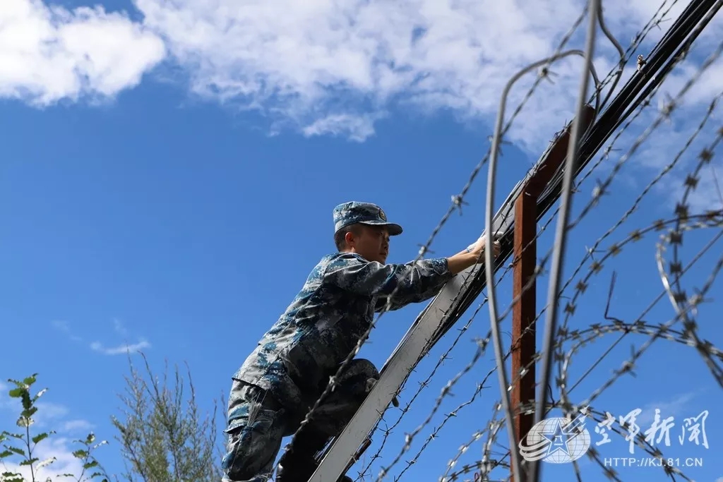 空军通信兵风雨兼程走过70载:从配角到主角,从幕后到台前 - 中国军网