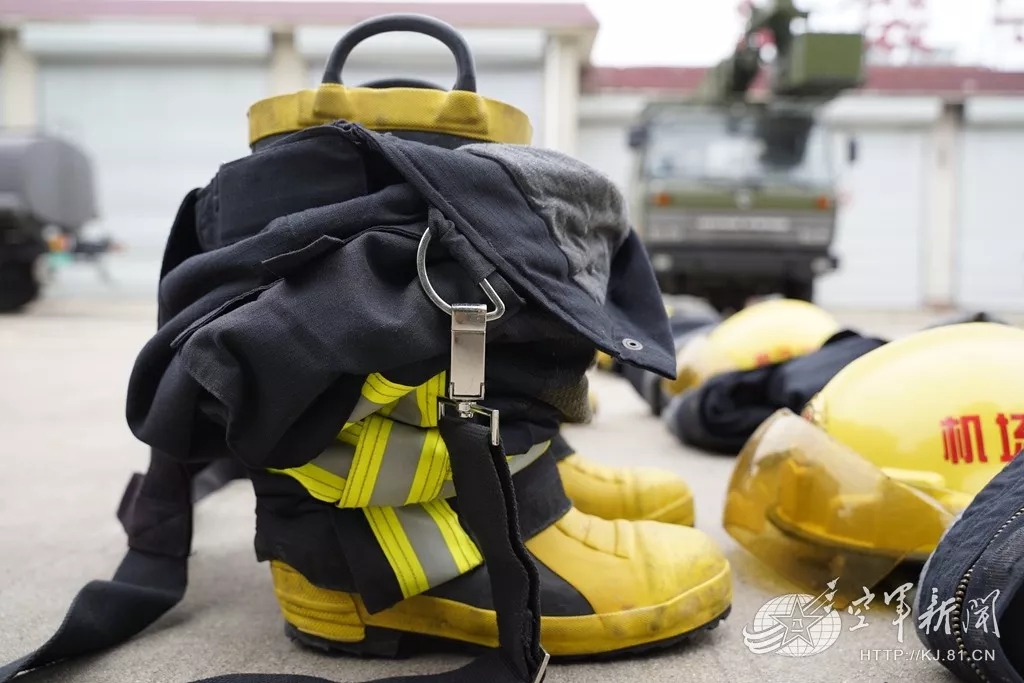 空军消防兵:勇敢的战位,最佳的绝配! - 中国军网