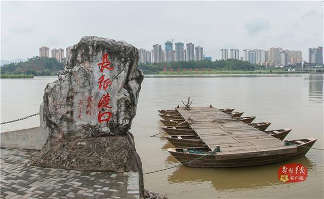 長征渡口與渡江浮橋(部分)(攝影:孫浩)中央紅軍長征出發紀念碑(攝影