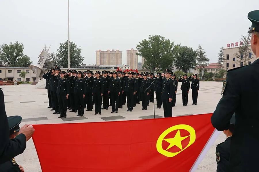 火箭军某部组织开展"火红青春永向党"主题团日活动 - 中国军网