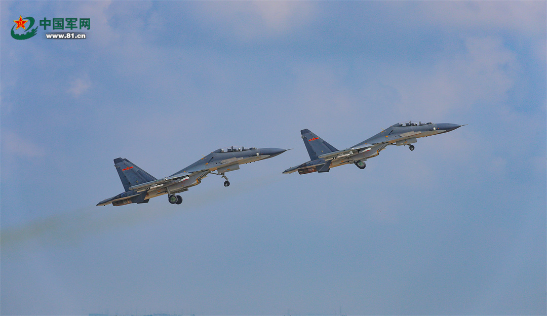 空军某部组织飞行训练锤炼部队打赢能力