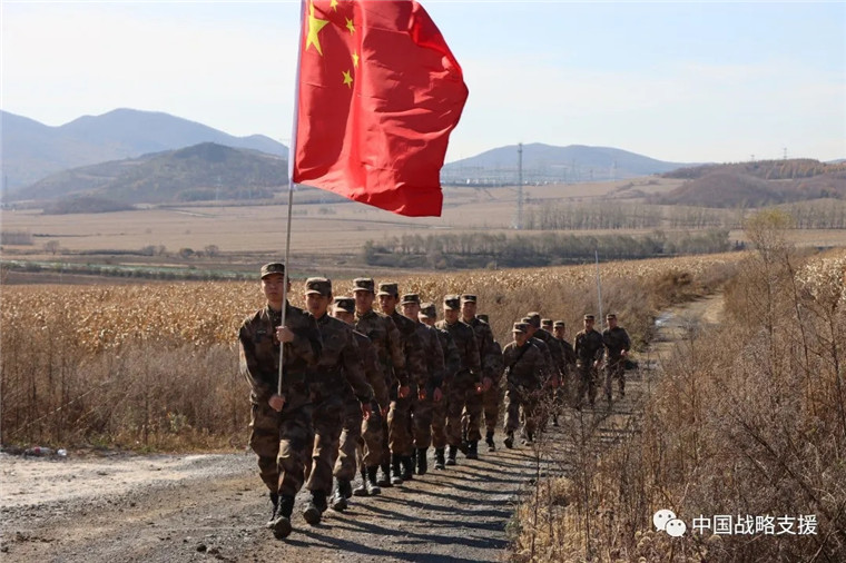 "你是灯塔,照耀着黎明前的海洋;你是舵手,掌握着航行的方向……"春回